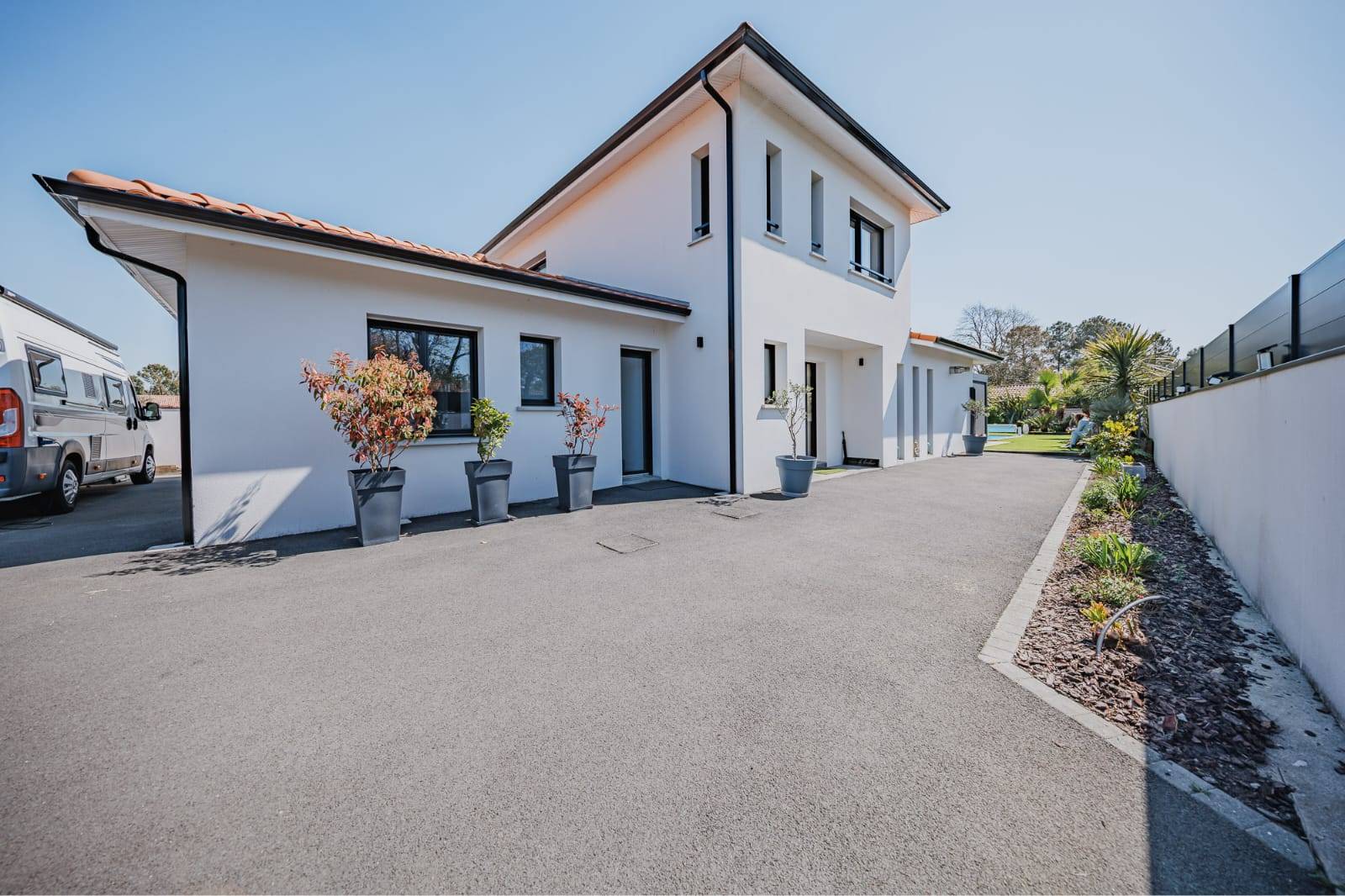 Maison moderne climatisée avec suite parentale, bureau et vaste séjour lumineux à Cazaux 33260 La Teste-de-Buch