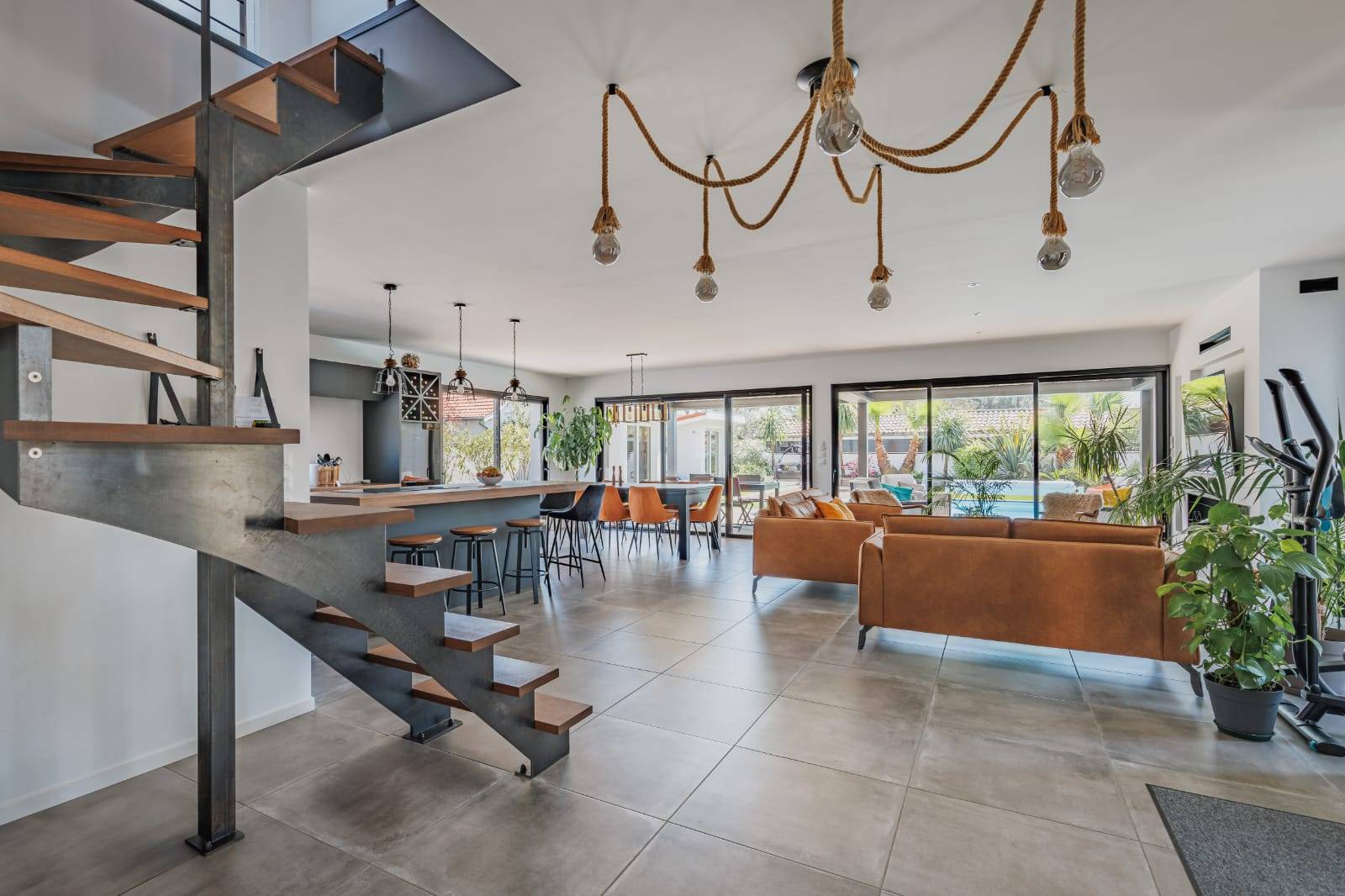 Maison moderne climatisée avec suite parentale, bureau et vaste séjour lumineux à Cazaux 33260 La Teste-de-Buch