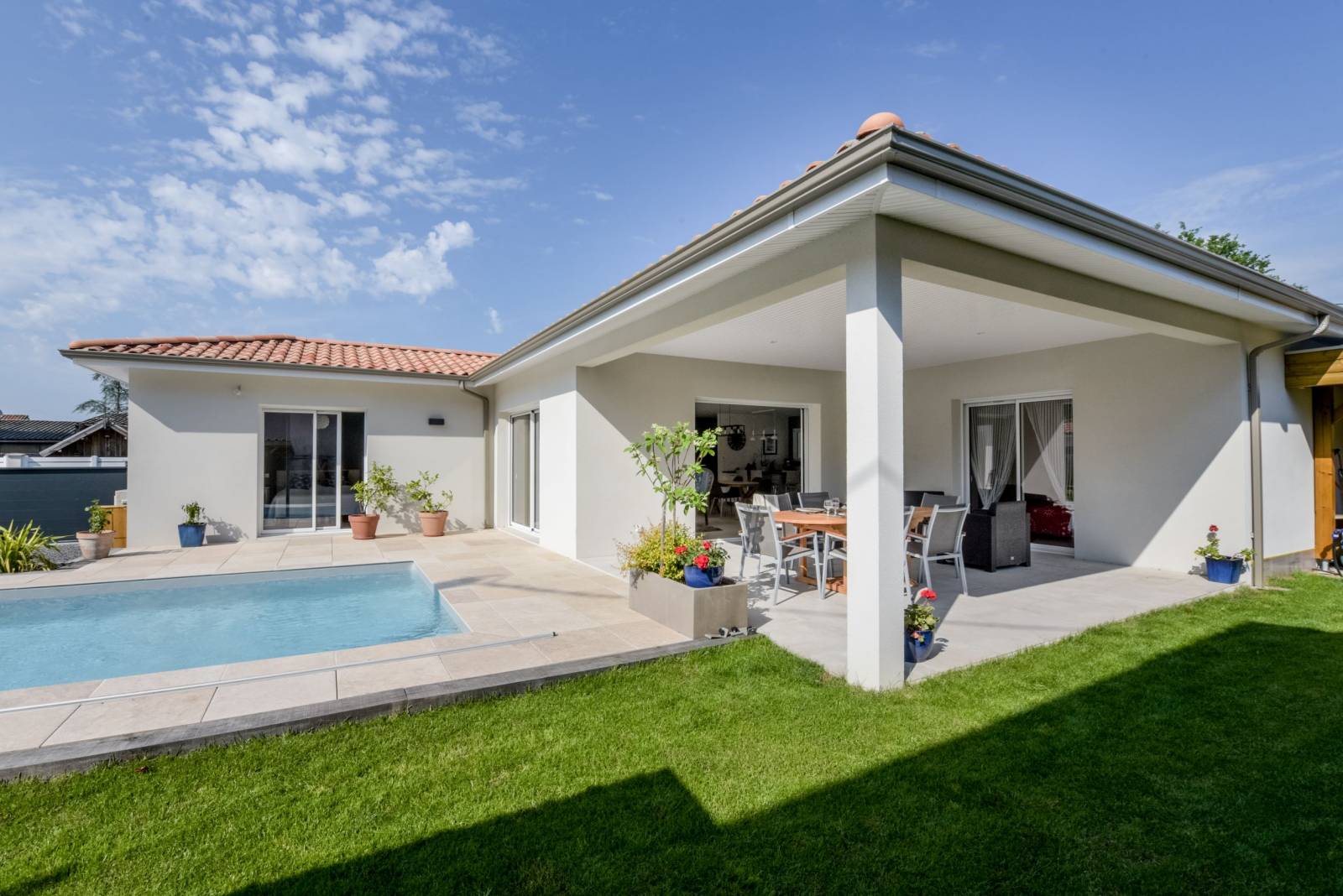 Projet 3D pour la construction d'une maison moderne à l'architecture sobre à Gujan-Mestras