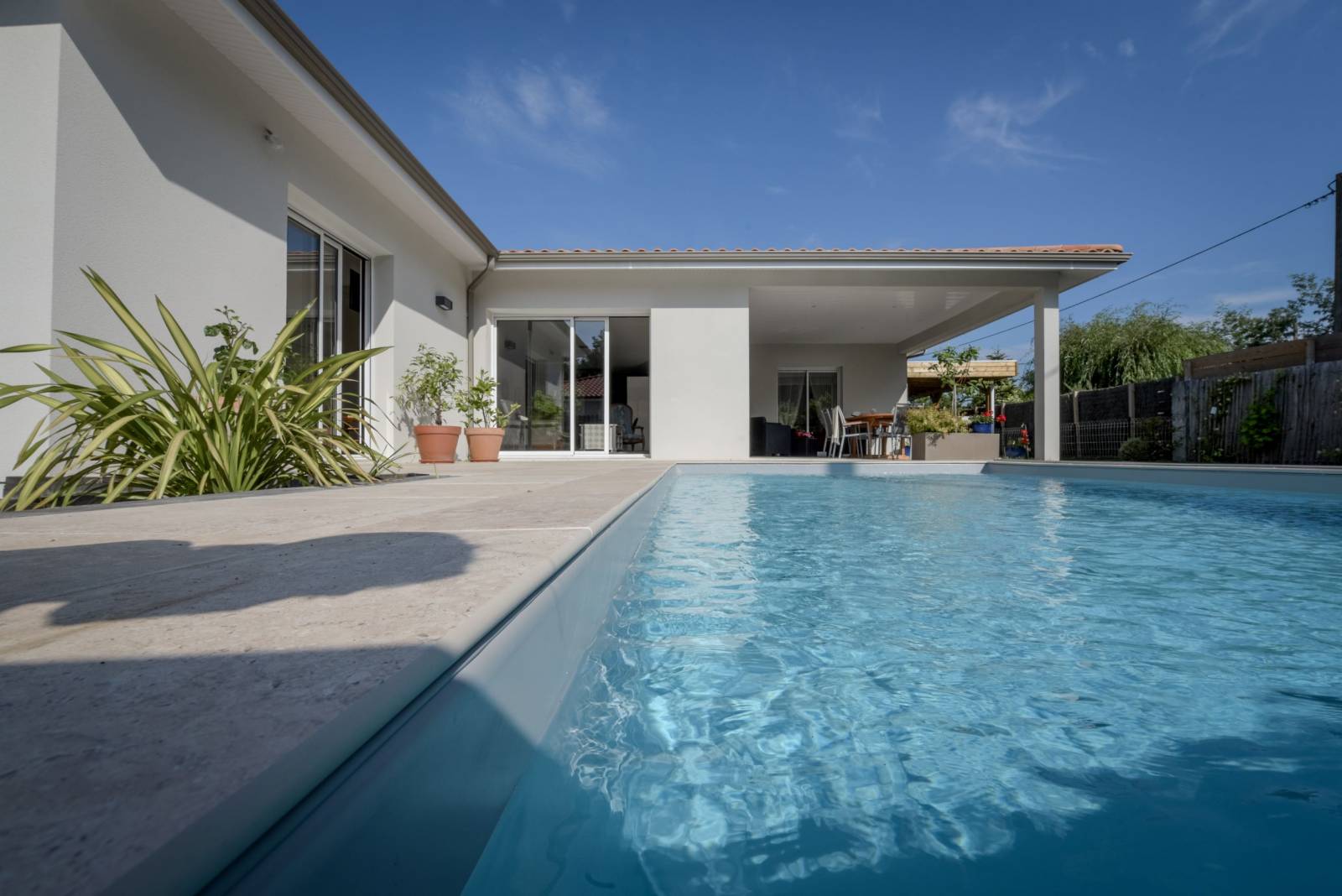 Projet 3D pour la construction d'une maison moderne à l'architecture sobre à Gujan-Mestras