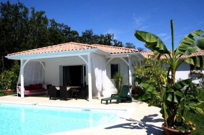 Construction espaces de vie extérieure piscine Maison Les Mas d'Arguin